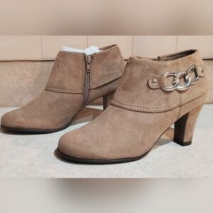 Vionic Tan Ankle Boots with Silver Accent